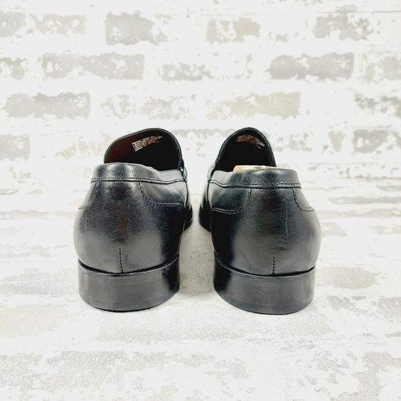 NEW Florsheim Black Leather Almond Toe Classic Slip On Loafers V548